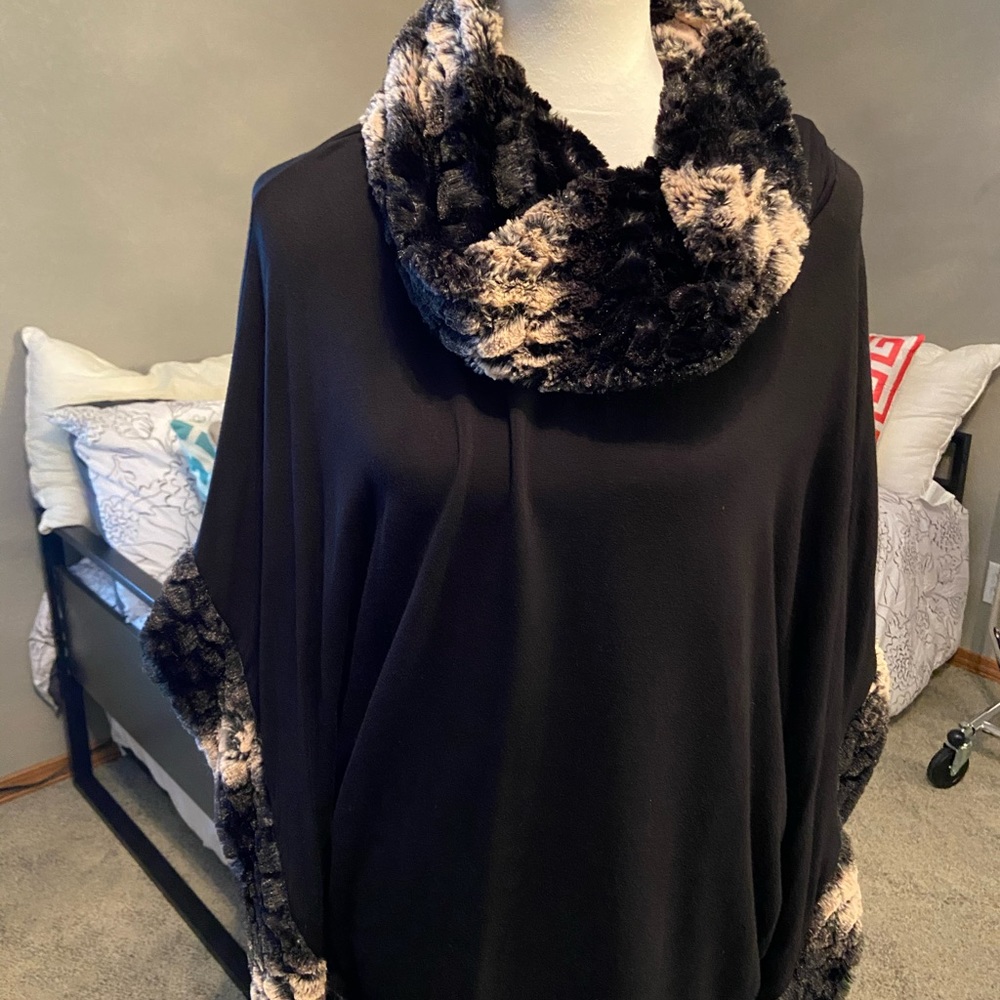 Adorable poncho with faux fur trim